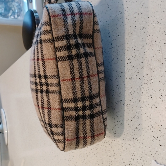 Wool signature authentic Burberry handbag - Picture 5 of 10